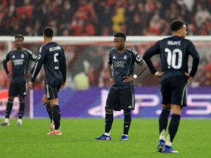 الهزيمة أمام بنفيكا تعيد الأزمة إلى ريال مدريد من جديد