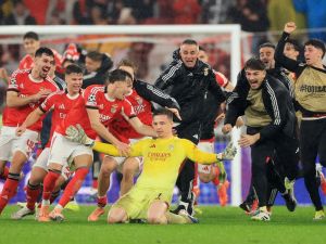 بنفيكا يصعق ريال مدريد ويخطف بطاقة دور الـ16 في اللحظات الأخيرة