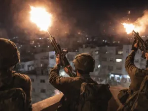 احتفال دموي: إطلاق نار عشوائي على السكان في غزة