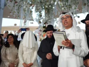زواج حاخام إسرائيلي من إماراتية يثير موجة جدل واسعة