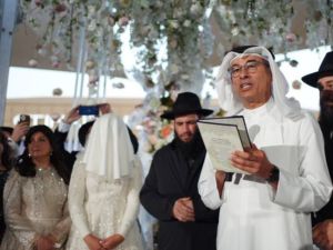 زواج حاخام إسرائيلي من إماراتية يثير موجة جدل واسعة