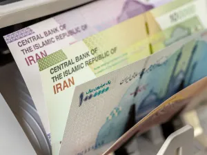 إنهيار العملة الإيرانية بشكل كامل