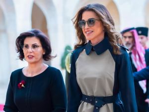 الملكة رانيا تتألق بإطلالة رسمية وعصرية خلال استقبال الرئيس الألباني في قصر الحسينية