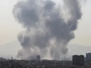 بدء هجوم أميركي إسرائيلي على إيران