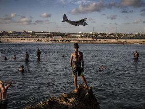 Somali passenger plane skids into ocean near Mogadishu airport