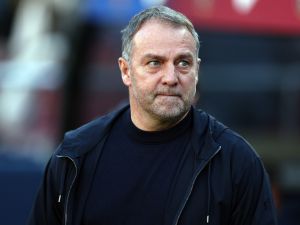 كيف ستقرر الانتخابات الرئاسية مستقبل هانزي فليك في برشلونة؟