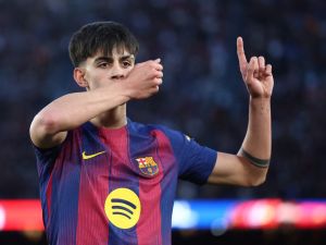 مارك برنال يسجل هدفه الأول مع برشلونة