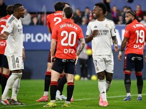 القصة الكاملة لأحداث الشغب التي شهدتها مدرجات ملعب "إل سادار"