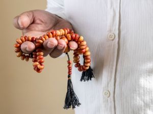 فوائد التسبيح بالأصابع للعلاج الطبي والنفسي