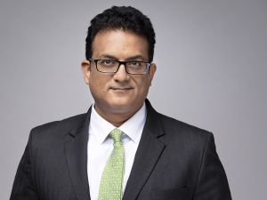 المشرق يطلق خدمة "Visa Commercial Pay" عبر الهاتف المتحرك