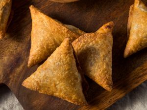 هل السمبوسة غنية بالدهون؟