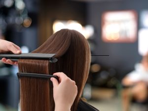 أفضل تواريخ قص الشعر لشهر أبريل 2026 بهدف التكثيف والتطويل
