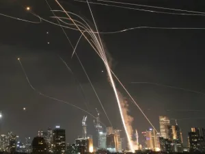 رشقة صاروخية تجاه إسرائيل