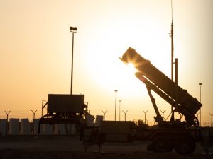 الدفاعات الخليجية تتصدى