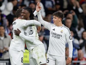 ريال مدريد مستعد لبيع كامافينجا لتمويل صفقاته الجديدة