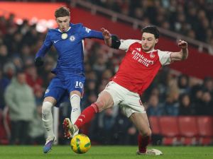 أرسنال يستضيف تشيلسي في اختبار الصدارة