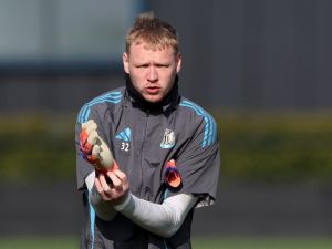 برشلونة سيواجه حارسًا مختلفًا في نيوكاسل..رامسديل أساسيًا بدلًا من بوب