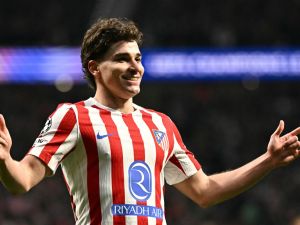 برشلونة يضع شرطًا حاسمًا لضم ألفاريز