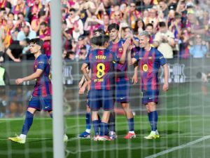 أرقام برشلونة على أرضه تثير القلق في إنجلترا