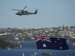  صورة من الاحتفال بـ "يوم أستراليا" بالهليكوبتر والعلم