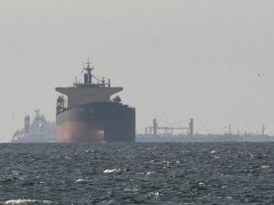 سفن في مضيق هرمز