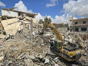 Israel threatens to strike Lebanese infrastructure 