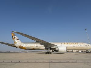 الاتحاد للطيران تُطلق رحلاتها إلى دكا لتعزيز روابط التجارة والشحن بين الإمارات وبنغلادش