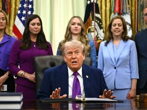 Trump: Iran-US ceasefire on ‘massive life support’