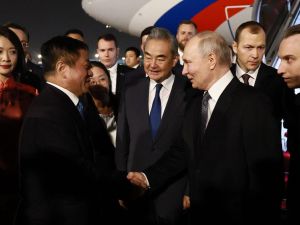 Putin arrives in Beijing