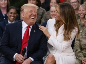  ترامب يسخر من نفسه..