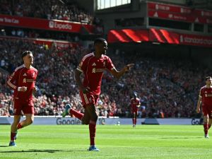 إيساك يغيب عن مواجهة ليفربول ومانشستر يونايتد بسبب الإصابة