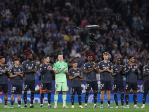 أزمات متتالية تهز غرفة ملابس ريال مدريد