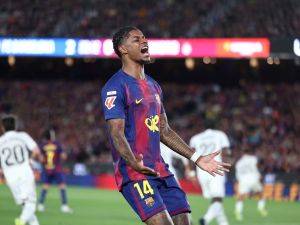 راشفورد يلمّح إلى رغبته بالبقاء مع برشلونة بعد التتويج بالدوري