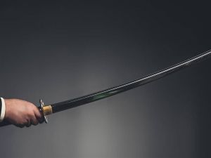 تفسير حلم رؤية السيف في المنام