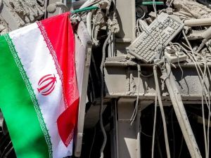 إيران