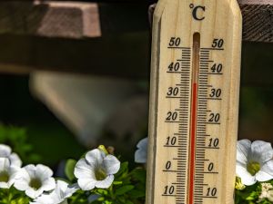 10 طرق ذكية لتبريد المنزل خلال موجات الحر