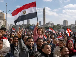 رئيس الوزراء: مراجعة البطاقات التموينية لضمان وصول الدعم إلى مستحقيه واستبعاد أصحاب الدخول المرتفعة