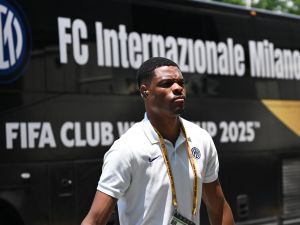 ريال مدريد يغلق اتفاق ضم دومفريس مقابل 20 مليون يورو