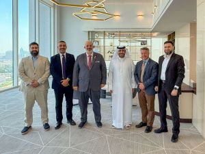 أحمد بن شعفار يستقبل وفداً من ASHRAE للبحث في التقدم المحرز في تطوير الدليل المعياري لتبريد المناطق الذي يعمل عليه الطرفان