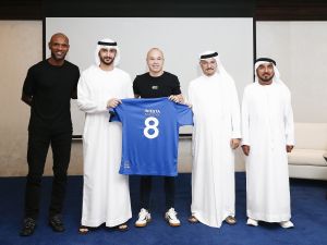 أندريس إنييستا يطلق أكاديميته في دبي