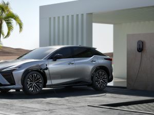 لكزس تطلق RZ500e الكهربائية بالكامل في أسواق الشرق الأوسط