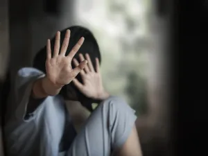 تعرضت إلى السب والقذف من قبل شخص مجهول لا تعرفه