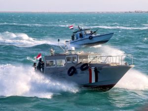 Suspected Houthi boats approach tanker near Aden, prompting warning shots