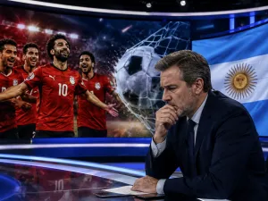 بالفيديو.. مشجعون أرجنتينيون يرشون الجماهير المصرية بـ"البيرة" بعد المباراة