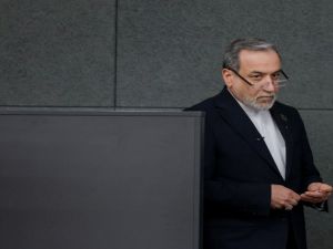 وزير الخارجية الإيراني عباس عراقجي يتحدث عن شروط استئناف المفاوضات بين إيران والولايات المتحدة.