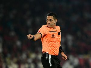 حكم مباراة فرنسا وإنجلترا اليوم في كأس العالم 2026