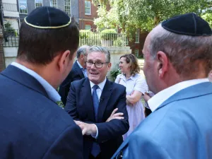 Keir Starmer with Jewish community representatives