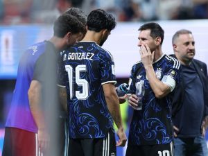 ميسي ونجوم الأرجنتين يتفحصون ملاحظات بيكفورد بعد نصف نهائي كأس العالم