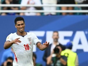 بيلينجهام يكتب التاريخ برقم قياسي غير مسبوق مع إنجلترا
