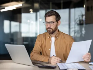 أعداد متزايدة من الباحثين عن عمل تتخلى مؤقتاً عن الوظائف وسط منافسة وضغوط نفسية متفاقمة